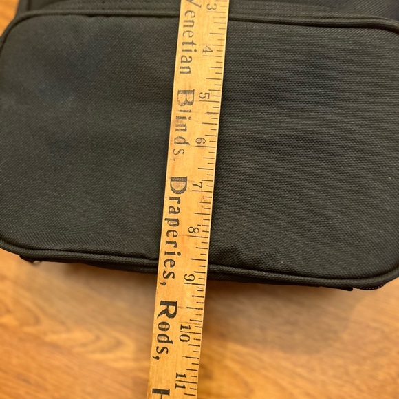 Pari Camera Bag With Shoulder Strap NWOT - Picture 5 of 8